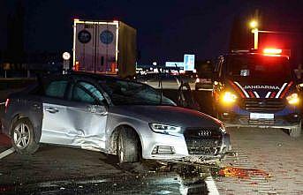 Aksarayda otomobil takla attı: 2 yaralı