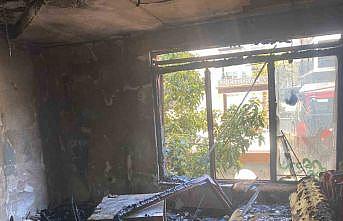 Alanyada apartman dairesinde çıkan yangında 1 kişi dumandan etkilendi