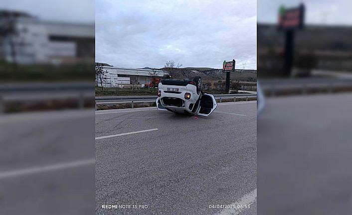 Ankarada kontrolden çıkan otomobil takla attı: 3 yaralı