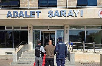 Antalyada göçmen kaçakçılığı suçundan aranan şahıs yakalandı