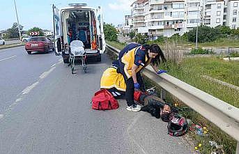 Antalyada lastiği patlayan motosiklet devrildi: 2 yaralı