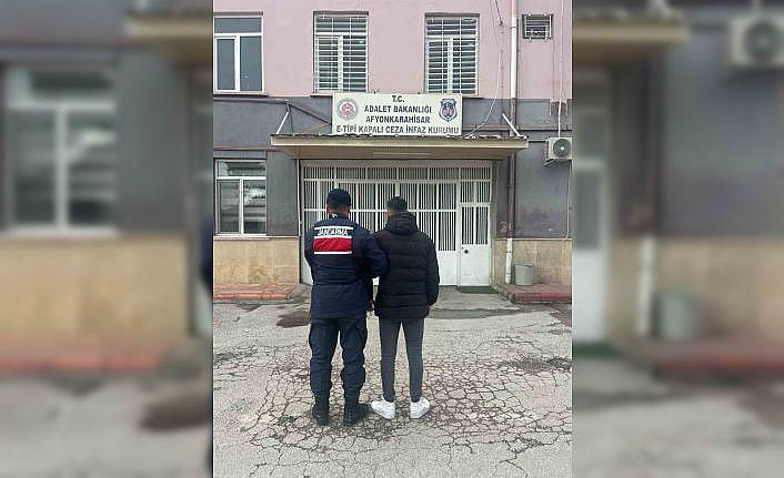 Aranan şahsı jandarma yakaladı