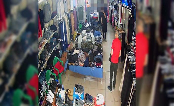 Ayakkabı hırsızları güvenlik kamerasına yakalandı