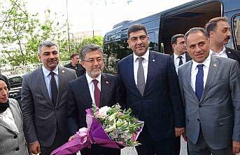 Bakan Yumaklı, Mardinde çeşitli ziyaretlerde bulundu