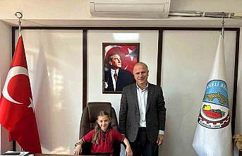 Balaban İlkokulu Öğrencisi Aysima Uğurlu, başkanlık koltuğuna oturdu
