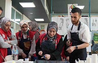 Balıkesirde gönüllü gençlerden çevre temizliği