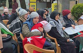 Bartında kanlı kefenle İsrail protestosu