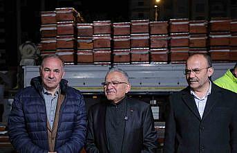 Başkan Büyükkılıç, şafak vakti üreticilere arılı kovan dağıttı
