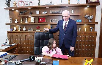 Başkan Kurt makamını çocuklara emanet etti