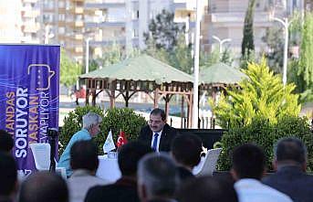 Başkan Mehmet Canpolat, alana masa kurup vatandaşı dinledi