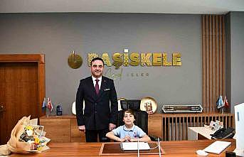 Başkan Özlü, koltuğunu Abdullaha devretti