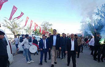 Başkan Yılmaza miting gibi karşılama