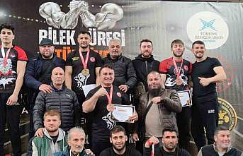 Bayburtlu bilek güreşi sporcuları madalyalarla döndü