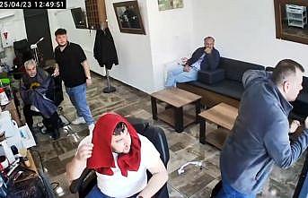 Berberde deprem paniği: Traşı bırakıp kaçtılar