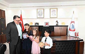 BEUN Rektörü Özölçer, 23 Nisanda makamını miniklere devretti