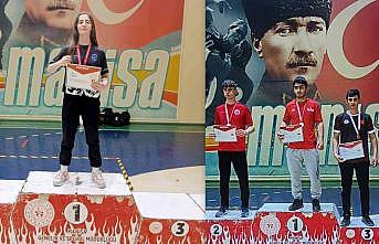Bilek güreşinde Bayburtlu iki öğrenci Türkiye üçüncüsü oldu