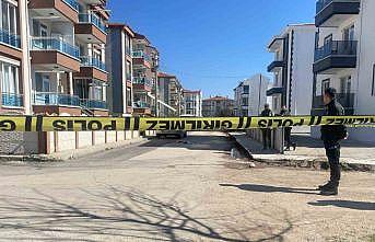 Boşanma aşamasındaki karısını sokak ortasında öldürdü