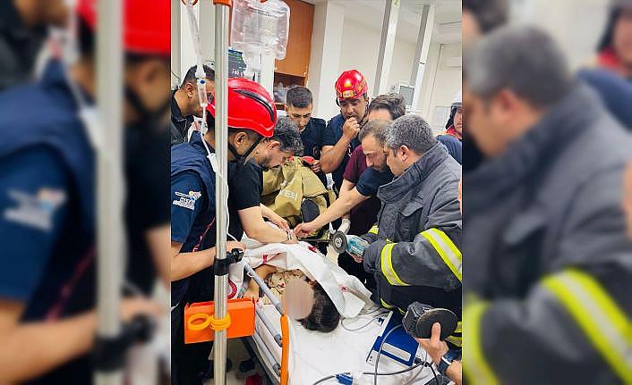 Çocuğun beline demir saplandı