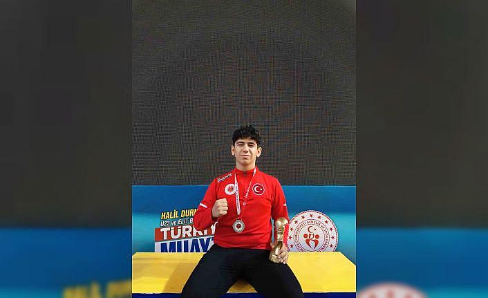 Denizlili sporcu Muay Thaide Türkiye şampiyonu oldu