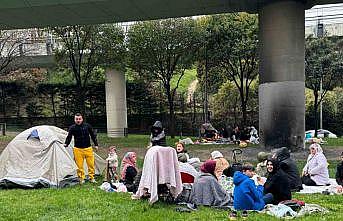 Depremin ardından vatandaşlar park ve bahçeleri doldurdu