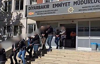 Diyarbakır merkezli uyuşturucu operasyonlarında 29 şüpheli tutuklandı