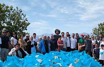 Diyarbakırda doğaseverler torbalarca çöp topladı