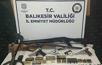 Erdekte ruhsatsız silah ve tarihi eser operasyonu: 1 gözaltı