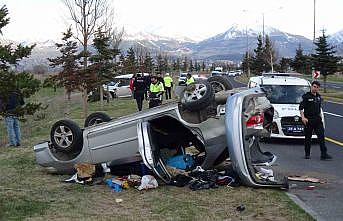 Erzurumda ters yöne giren cip otomobille çarpıştı: 2 yaralı