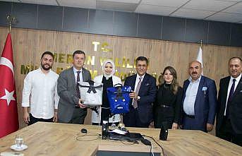 Eski kamyon brandaları çocuklara çanta oldu