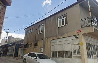 Ev taksiti için biriktirilen altın ve parayı çaldılar