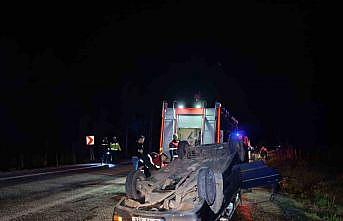 Farları kapalı olan otomobile arkadan çarptı: 5 kişi yaralandı