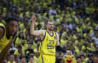 Fenerbahçe, play-off serisinde 1-0 öne geçti