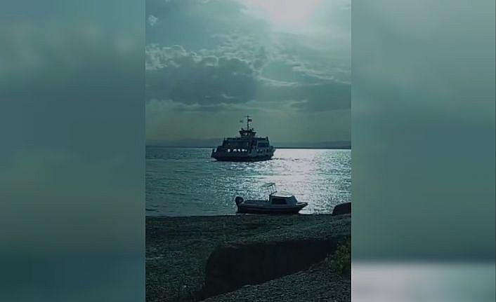 Feribotta korku dolu anlar: Fırtınadan dolayı iskeleye yanaşamadı