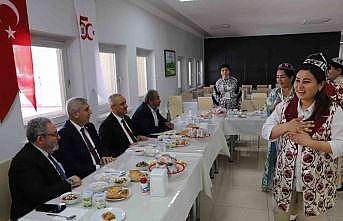 Fırat Üniversitesinde Özbek akademisyenlerden anlamlı Şükran Günü