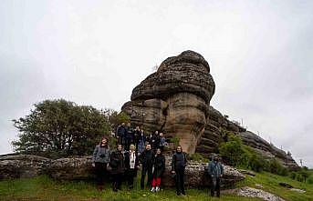 Fotoğraf severler yağmur altında Kefrun Kalesini fotoğrafladı