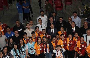 Galatasarayın efsaneleri Cizrede gençlerle buluştu