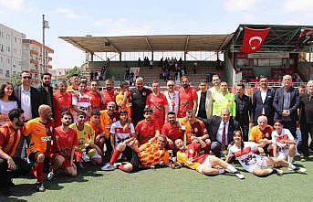 Galatasarayın efsaneleri Cizrede gençlerle dostluk maçı yaptı