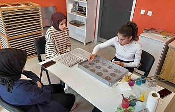 Gençlere quot;Ebru ve El Sanatları Kursuquot; düzenlendi
