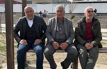 Güneşli havayı fırsat bilen Yüksekovalılar parklara akın etti