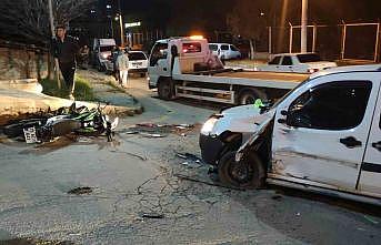 Hafif ticari araç ile motosiklet çarpıştı: 1 ölü