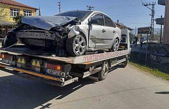 İki otomobilin çarpıştığı kazada 4 kişi yaralandı
