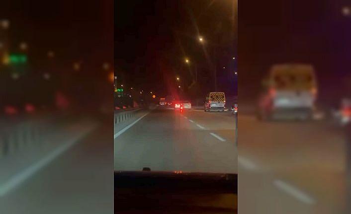 İki sürücünün yol verme inadı kamerada