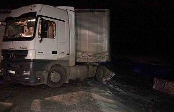 Ilgar Dağında buzlanmadan kayan tır, yolu kapattı
