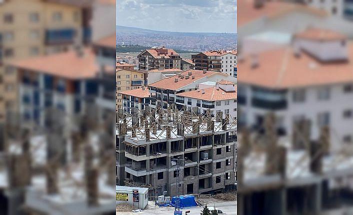 İnşaatta asansör boşluğuna düşen işçi ağır yaralandı