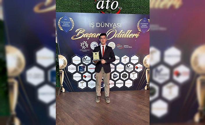 İş dünyasına desteklerinden dolayı İHAya plaket