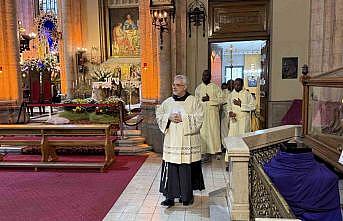 İstanbuldaki St. Antuan Kilisesinde Papa Franciscus için ayin düzenlendi