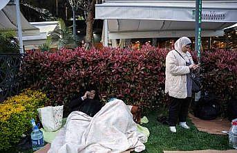 İstanbullular geceyi parkta kurdukları çadırlarda geçiriyor