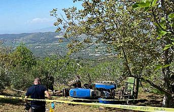 İzmirde devrilen traktörün altında kalan sürücü yaşamını yitirdi