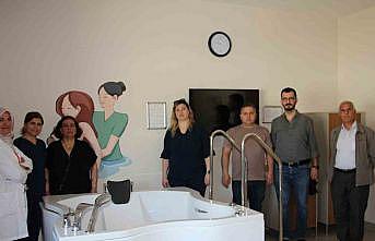 Kahta Devlet Hastanesi yetkilileri Elazığda suda doğum ünitesini inceledi