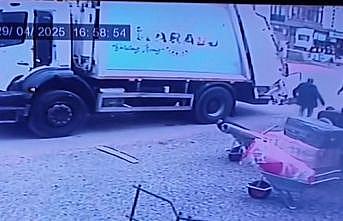 Karasu Belediyesine ait çöp kamyonu 70 yaşındaki adamı ezdi
